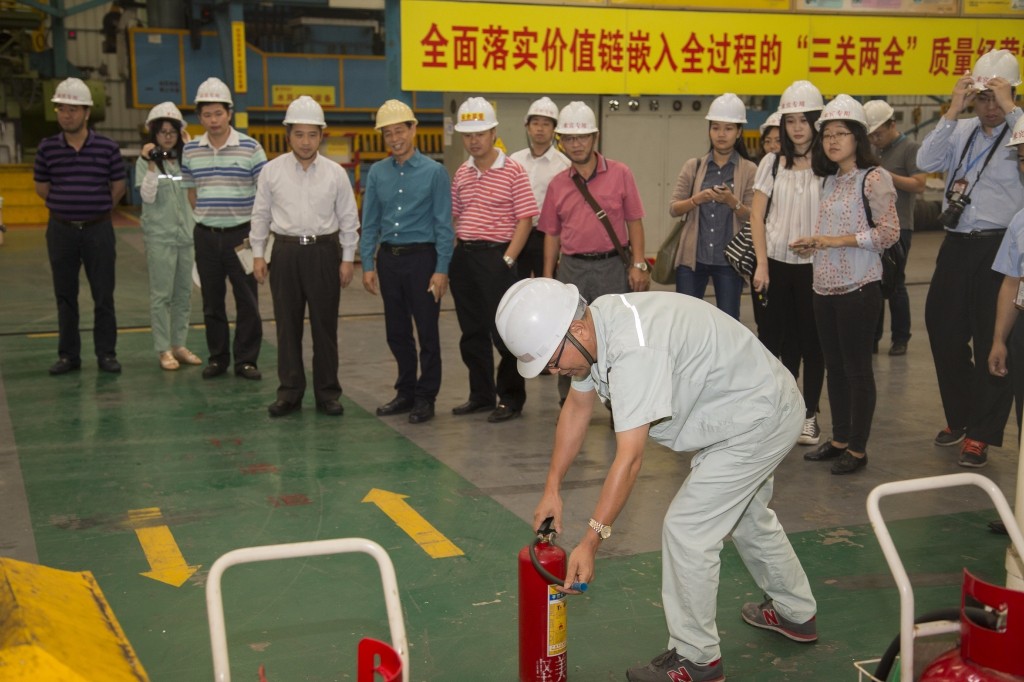 黄志豪书记到我司调研领导节后安全出产工作