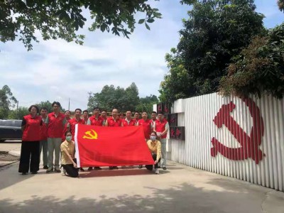 走进革命特色村居，传承红色心灵